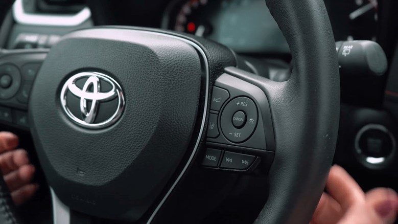 Kiểm soát hành trình là gì? Chức năng và công dụng trên ô tô | Toyota