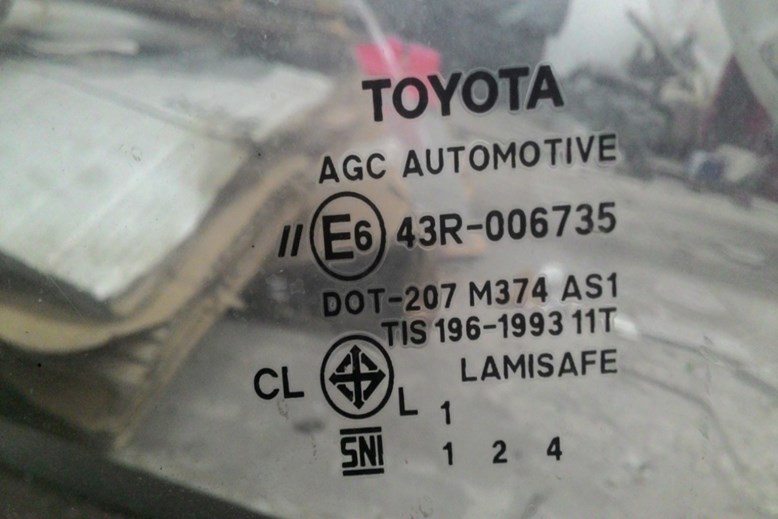 Kính ô tô là gì? Những biểu tượng và hư hỏng thường gặp trên kính ô tô | Toyota