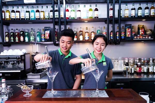 Nghề pha chế từ hôm qua đến hôm nay: Từ nghề tay trái đến nghề có lộ trình phát triển rõ ràng