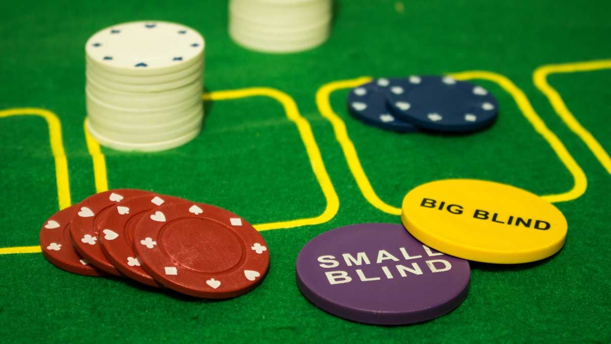 Small Blind Trong Poker Là Gì? Toàn Bộ Kiến Thức Cơ Bản Bạn Cần Biết