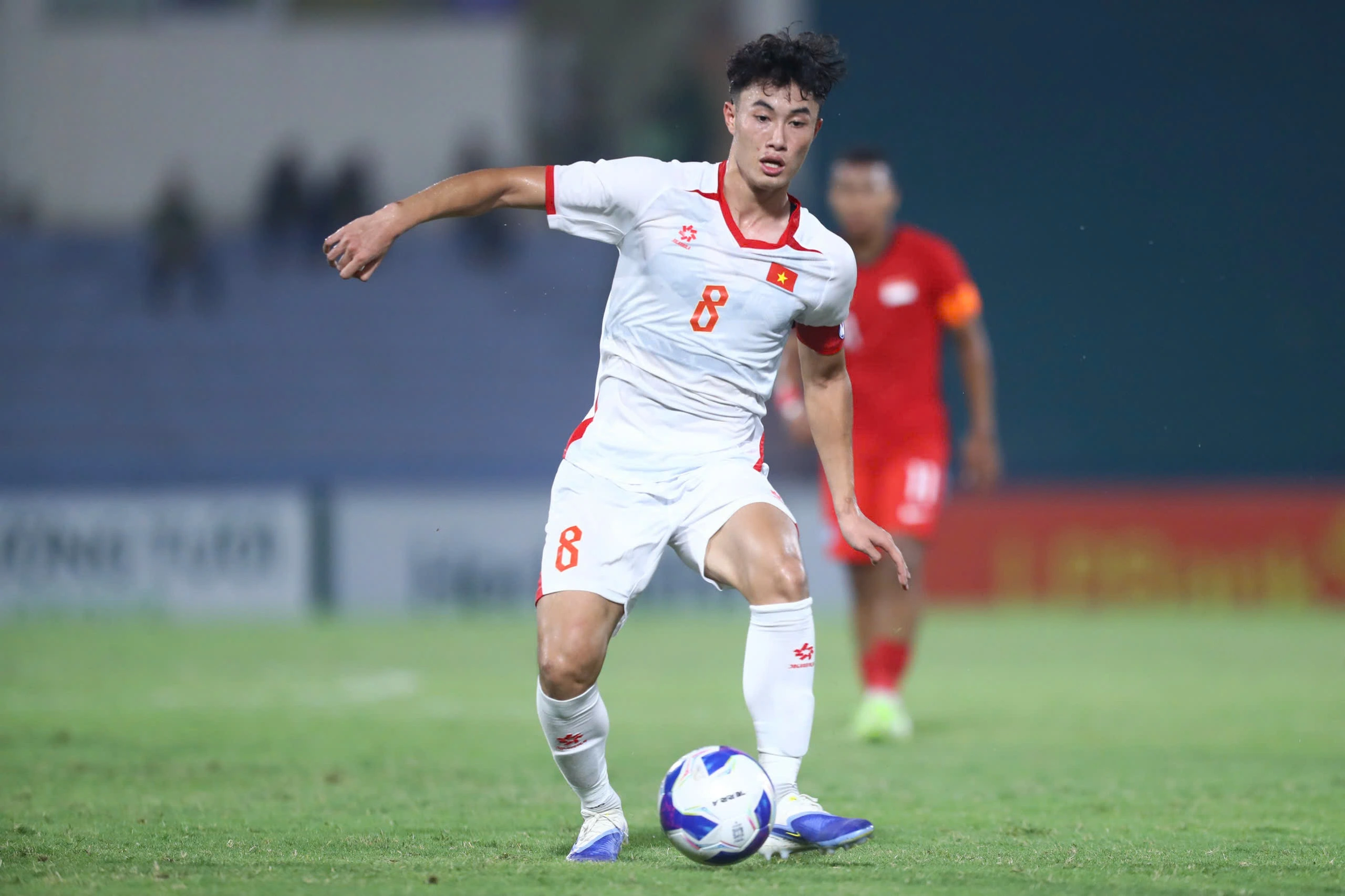 Hướng Dẫn Kỹ Thuật Tuyến Giữa Cơ Động: Chìa Khóa Kiểm Soát Trận Đấu