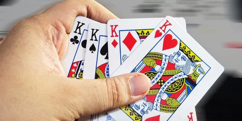 Tứ Quý Có Chặt Được 3 Đôi Thông Không? - Giải Đáp Thắc Mắc 2 Giải đáp quy tắc chặt bài giữa tứ quý và 3 đôi thông