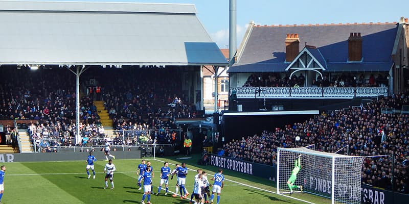 Trải nghiệm không khí cuồng nhiệt trên khán đài Craven Cottage